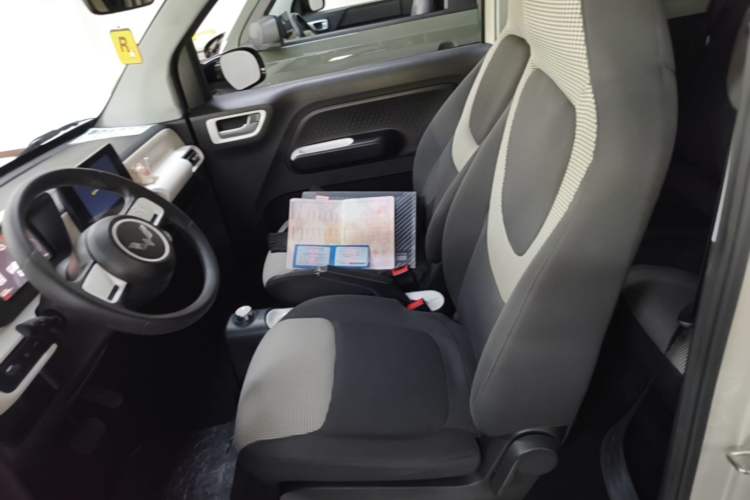 Used Wuling Hongguang MINIEV 2024 3rd Generation 215km Advanced Version Left Front Seat