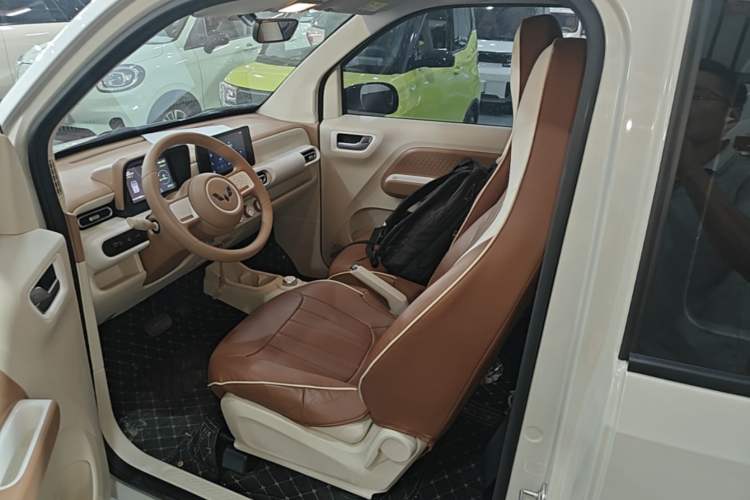 Used Wuling Hongguang MINIEV 2024 3rd Generation 215km Advanced Version Left Front Seat