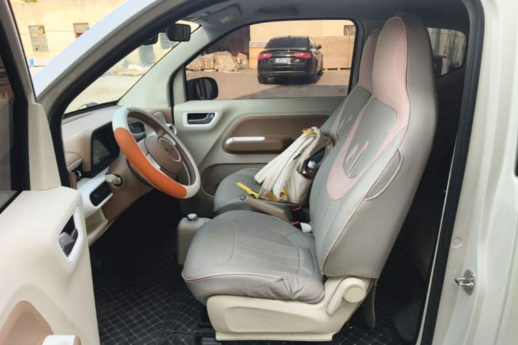 Used Wuling Hongguang MINIEV 2024 3rd Generation 215km Advanced Version Left Front Seat