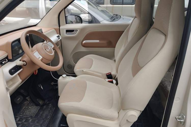 Used Wuling Hongguang MINIEV 2024 3rd Generation 170 km Left Front Seat