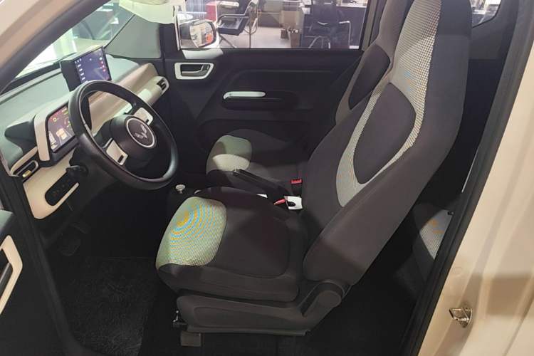 Used Wuling Hongguang MINIEV 2024 3rd Generation 215km Youth Edition Left Front Seat