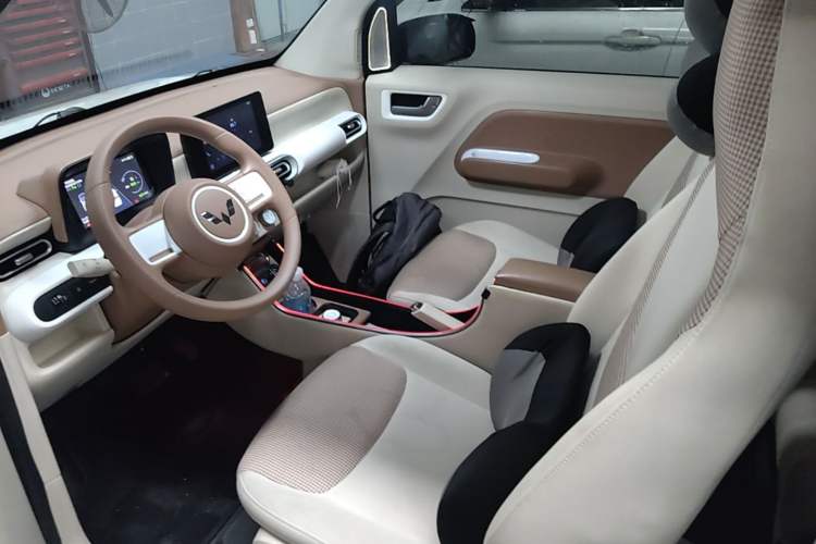 Used Wuling Hongguang MINIEV 2024 3rd Generation 215km Advanced Version Left Front Seat