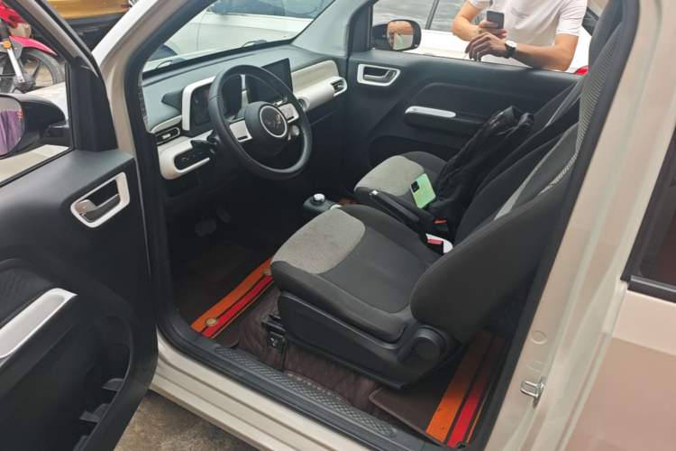 Used Wuling Hongguang MINIEV 2024 3rd Generation 215km Advanced Version Left Front Seat