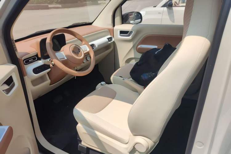 Used Wuling Hongguang MINIEV 2024 3rd Generation 215km Youth Edition Left Front Seat