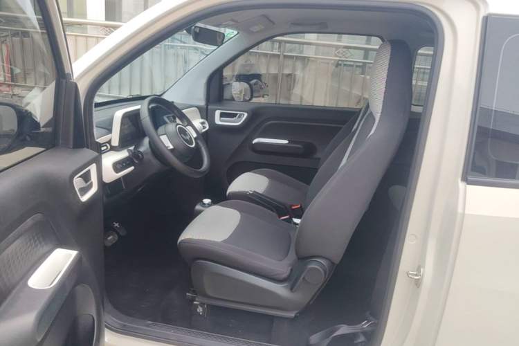 Used Wuling Hongguang MINIEV 2024 3rd Generation 215km Advanced Version Left Front Seat
