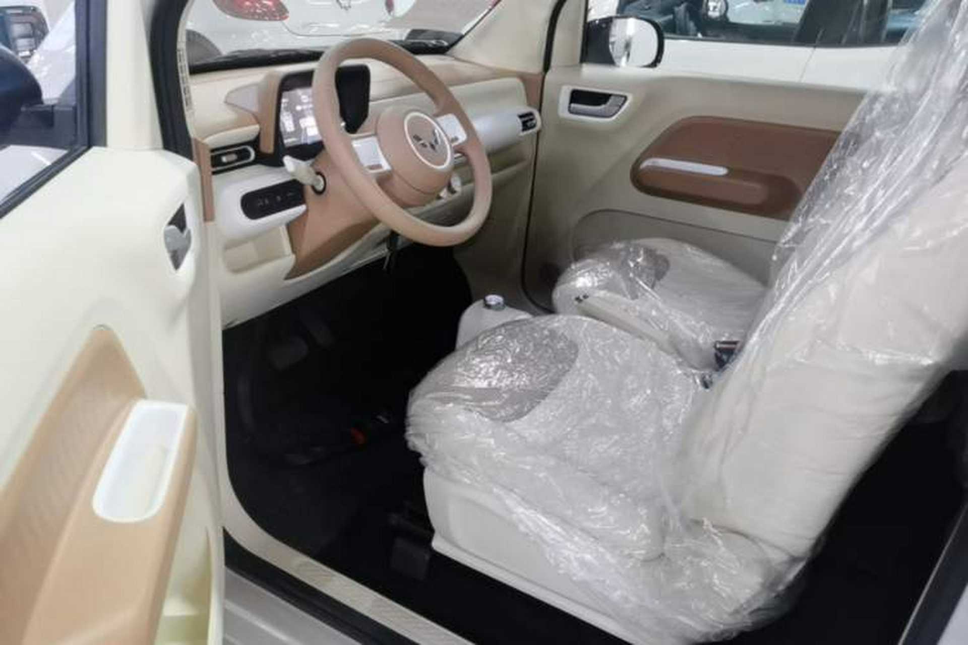 Used Wuling Hongguang MINIEV 2024 3rd Generation 215km Youth Edition Left Front Seat