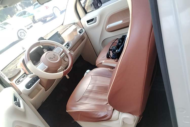 Used Wuling Hongguang MINIEV 2024 3rd Generation 215km Advanced Version Left Front Seat