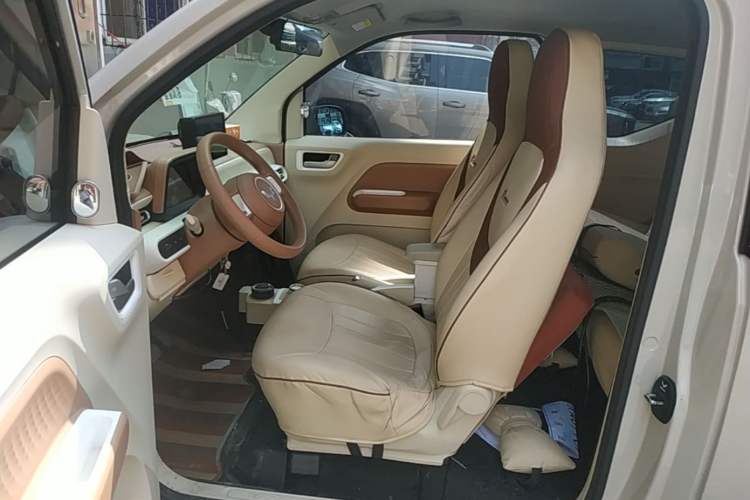 Used Wuling Hongguang MINIEV 2024 3rd Generation 215km Youth Edition Left Front Seat