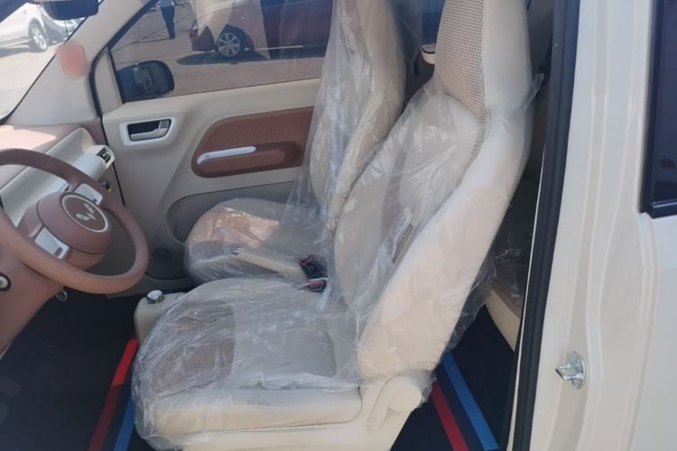 Used Wuling Hongguang MINIEV 2024 3rd Generation 215km Youth Edition Left Front Seat