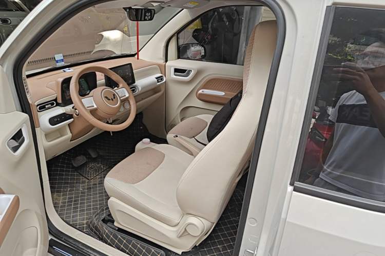 Used Wuling Hongguang MINIEV 2024 3rd Generation 215km Youth Edition Left Front Seat