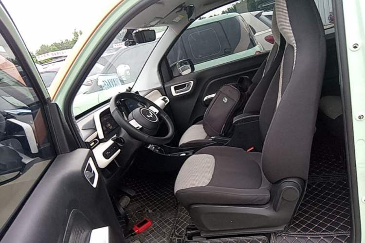 Used Wuling Hongguang MINIEV 2024 3rd Generation 215km Advanced Version Left Front Seat