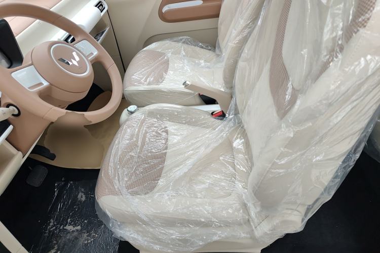 Used Wuling Hongguang MINIEV 2024 3rd Generation 215km Youth Edition Left Front Seat