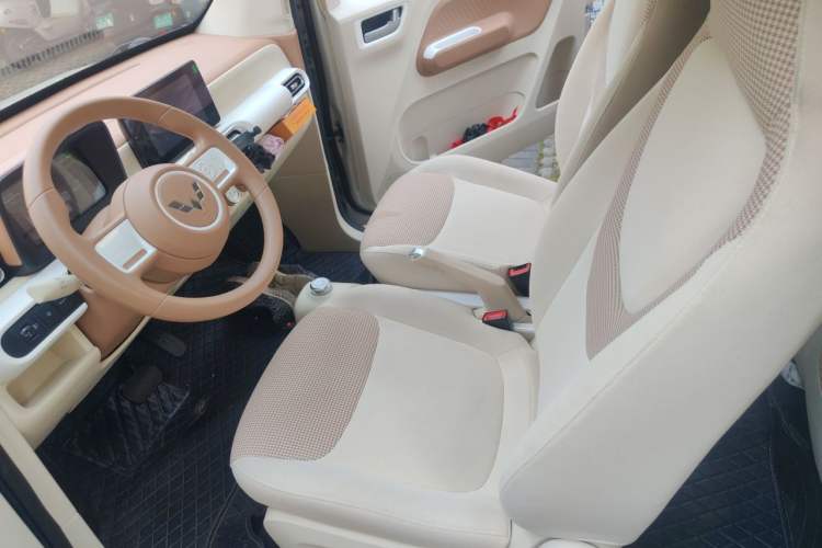 Used Wuling Hongguang MINIEV 2024 3rd Generation 215km Advanced Version Left Front Seat