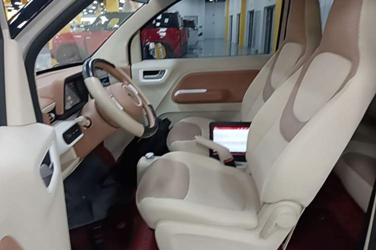 Used Wuling Hongguang MINIEV 2024 3rd Generation 215km Youth Edition Left Front Seat