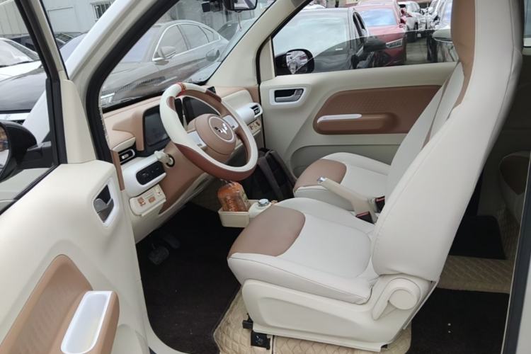Used Wuling Hongguang MINIEV 2024 3rd Generation 215km Advanced Version Left Front Seat