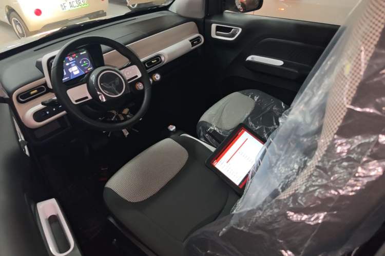 Used Wuling Hongguang MINIEV 2024 3rd Generation 215km Youth Edition Left Front Seat