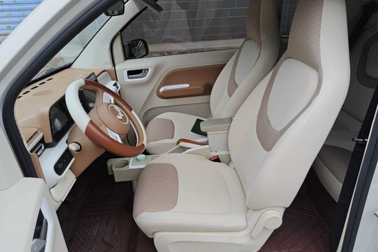 Used Wuling Hongguang MINIEV 2024 3rd Generation 215km Youth Edition Left Front Seat