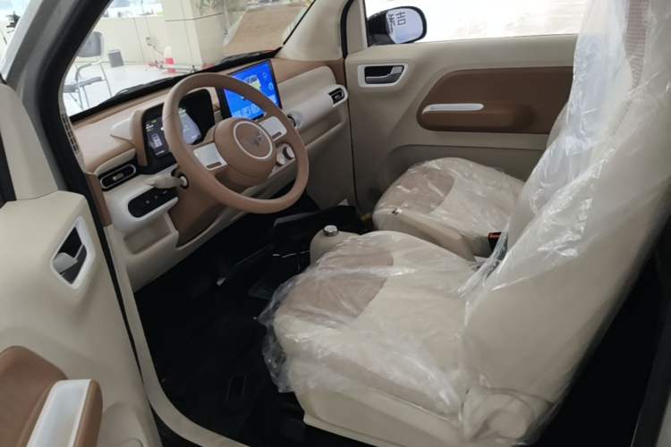 Used Wuling Hongguang MINIEV 2024 3rd Generation 215km Youth Edition Left Front Seat