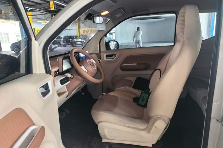 Used Wuling Hongguang MINIEV 2024 3rd Generation 215km Advanced Version Left Front Seat