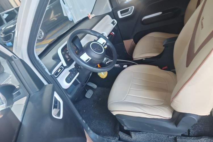 Used Wuling Hongguang MINIEV 2024 3rd Generation 215km Youth Edition Left Front Seat