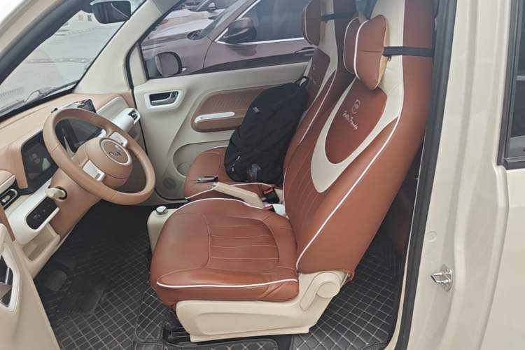 Used Wuling Hongguang MINIEV 2024 3rd Generation 215km Advanced Version Left Front Seat