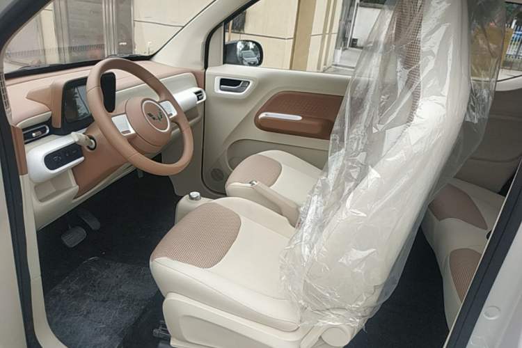 Used Wuling Hongguang MINIEV 2024 3rd Generation 215km Youth Edition Left Front Seat