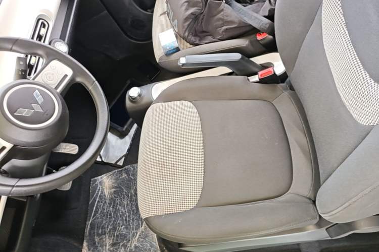 Used Wuling Hongguang MINIEV 2024 3rd Generation 215km Youth Edition Left Front Seat
