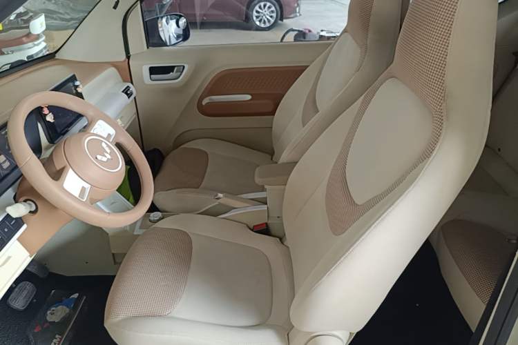Used Wuling Hongguang MINIEV 2024 3rd Generation 215km Advanced Version Left Front Seat