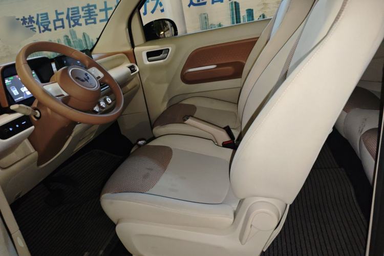 Used Wuling Hongguang MINIEV 2024 3rd Generation 215km Advanced Version Left Front Seat