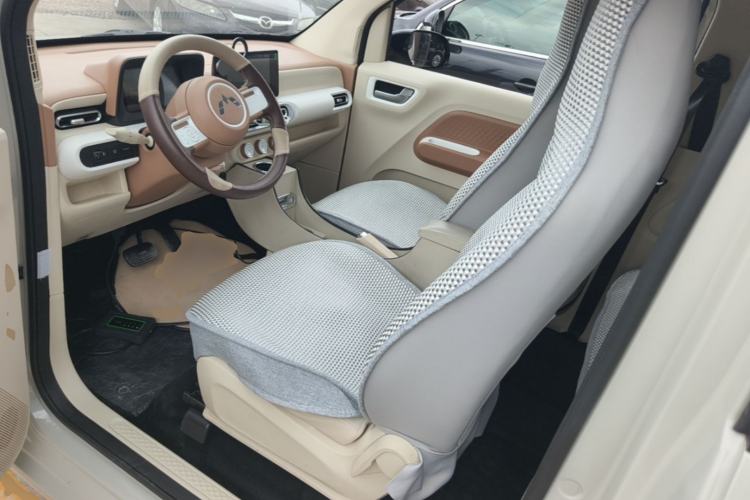 Used Wuling Hongguang MINIEV 2024 3rd Generation 215km Advanced Version Left Front Seat