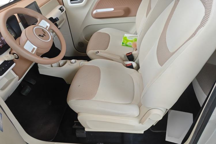 Used Wuling Hongguang MINIEV 2024 3rd Generation 215km Advanced Version Left Front Seat