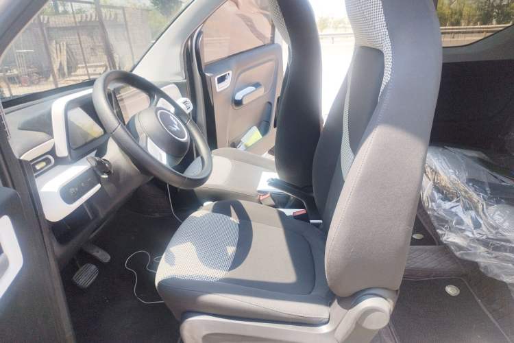 Used Wuling Hongguang MINIEV 2024 3rd Generation 215km Advanced Version Left Front Seat