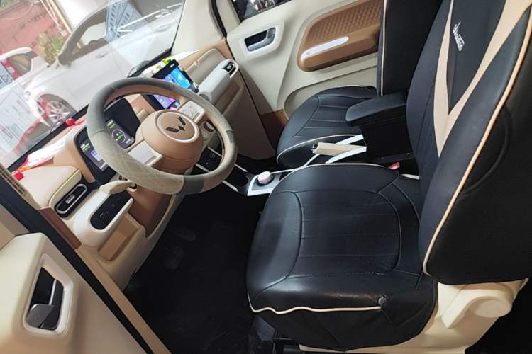 Used Wuling Hongguang MINIEV 2024 3rd Generation 215km Youth Edition Left Front Seat
