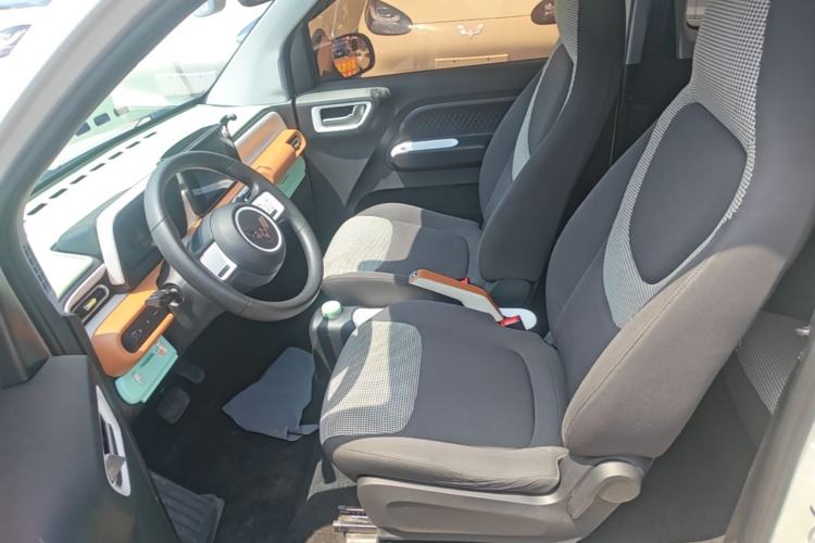 Used Wuling Hongguang MINIEV 2024 3rd Generation 215km Advanced Version Left Front Seat