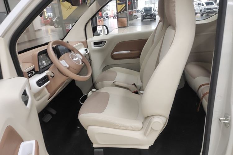 Used Wuling Hongguang MINIEV 2024 3rd Generation 215km Advanced Version Left Front Seat
