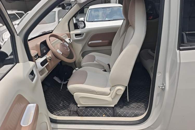 Used Wuling Hongguang MINIEV 2024 3rd Generation 215km Youth Edition Left Front Seat