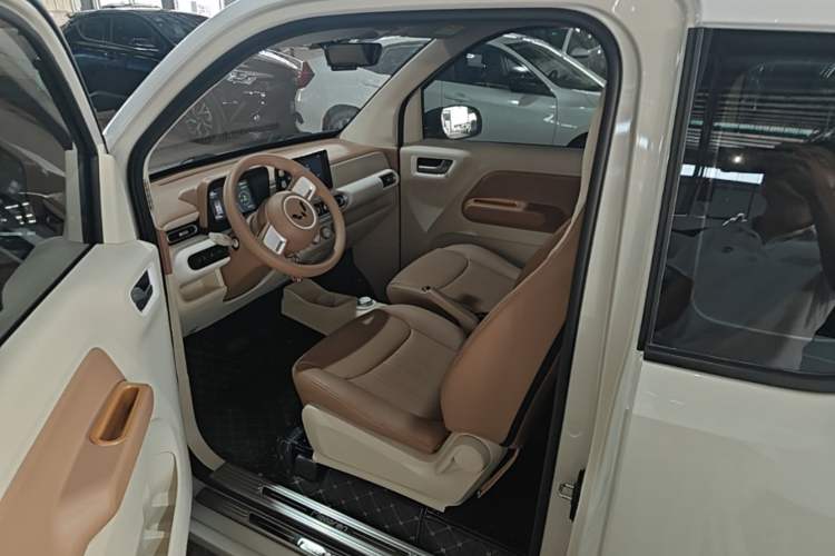 Used Wuling Hongguang MINIEV 2024 3rd Generation 215km Advanced Version Left Front Seat