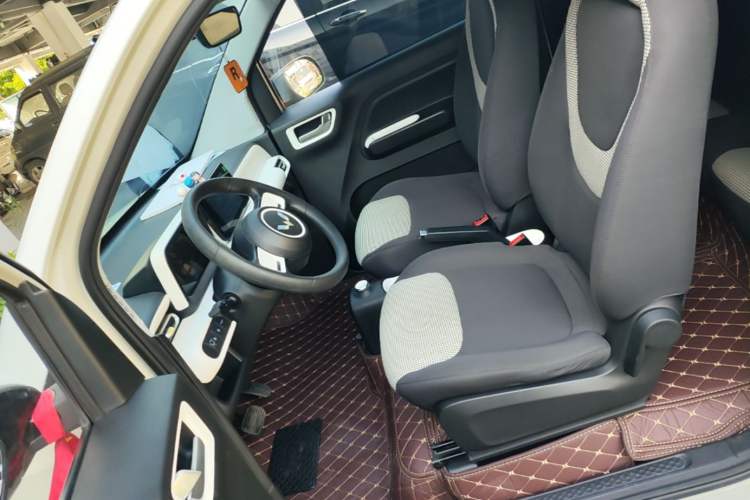 Used Wuling Hongguang MINIEV 2024 3rd Generation 215km Advanced Version Left Front Seat