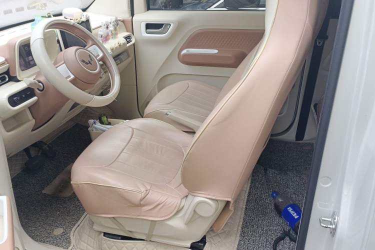 Used Wuling Hongguang MINIEV 2024 3rd Generation 215km Advanced Version Left Front Seat