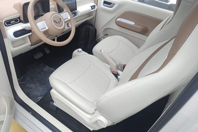 Used Wuling Hongguang MINIEV 2024 3rd Generation 215km Youth Edition Left Front Seat