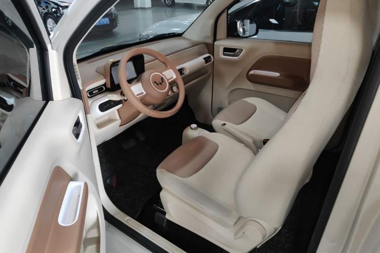 Used Wuling Hongguang MINIEV 2024 3rd Generation 215km Youth Edition Left Front Seat