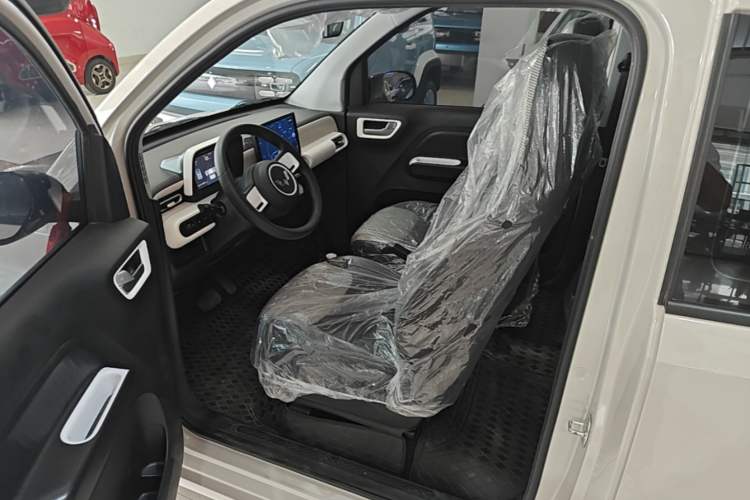 Used Wuling Hongguang MINIEV 2024 3rd Generation 215km Youth Edition Left Front Seat