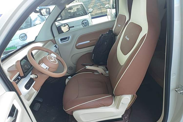 Used Wuling Hongguang MINIEV 2024 3rd Generation 215km Youth Edition Left Front Seat