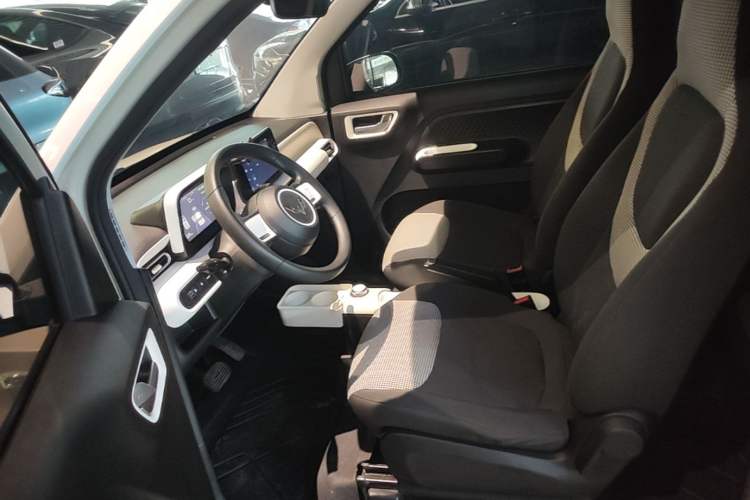 Used Wuling Hongguang MINIEV 2024 3rd Generation 215km Advanced Version Left Front Seat