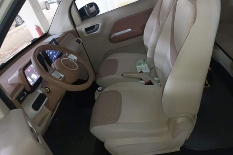 Used Wuling Hongguang MINIEV 2024 3rd Generation 215km Advanced Version Left Front Seat