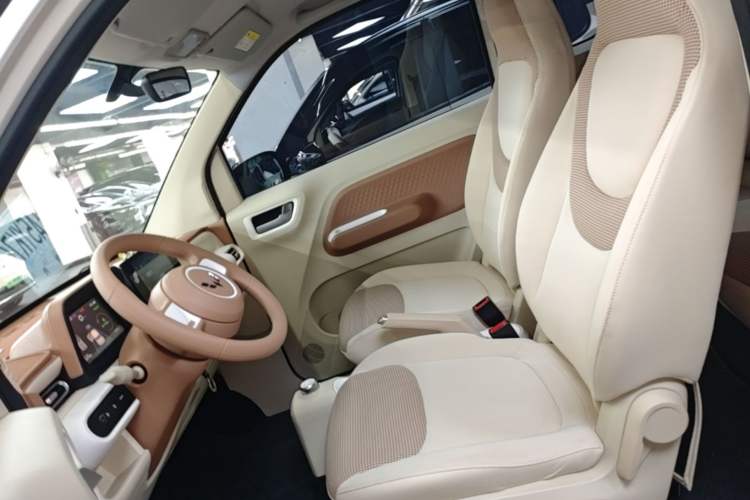 Used Wuling Hongguang MINIEV 2024 3rd Generation 215km Advanced Version Left Front Seat