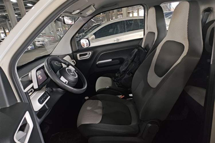 Used Wuling Hongguang MINIEV 2024 3rd Generation 215km Advanced Version Left Front Seat