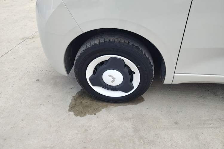 Used Wuling Hongguang MINIEV 2024 3rd Generation 215km Youth Edition Left Front Wheel Hub