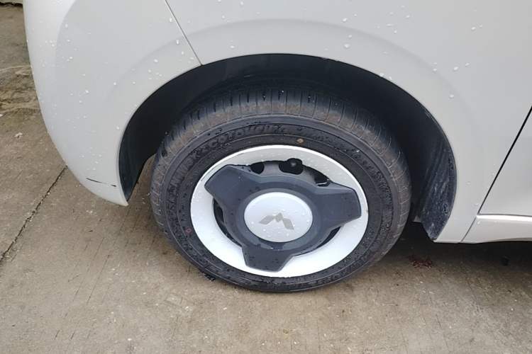 Used Wuling Hongguang MINIEV 2024 3rd Generation 215km Youth Edition Left Front Wheel Hub