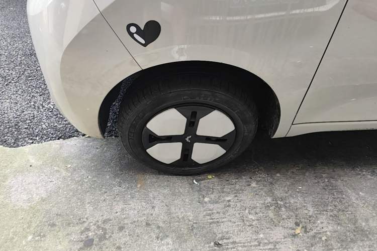 Used Wuling Hongguang MINIEV 2024 3rd Generation 215km Advanced Version Left Front Wheel Hub